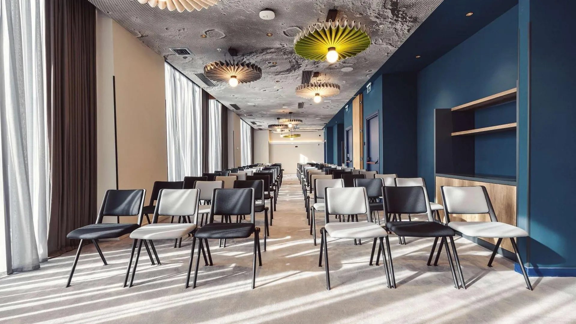 Ibis Tbilisi City 4*,